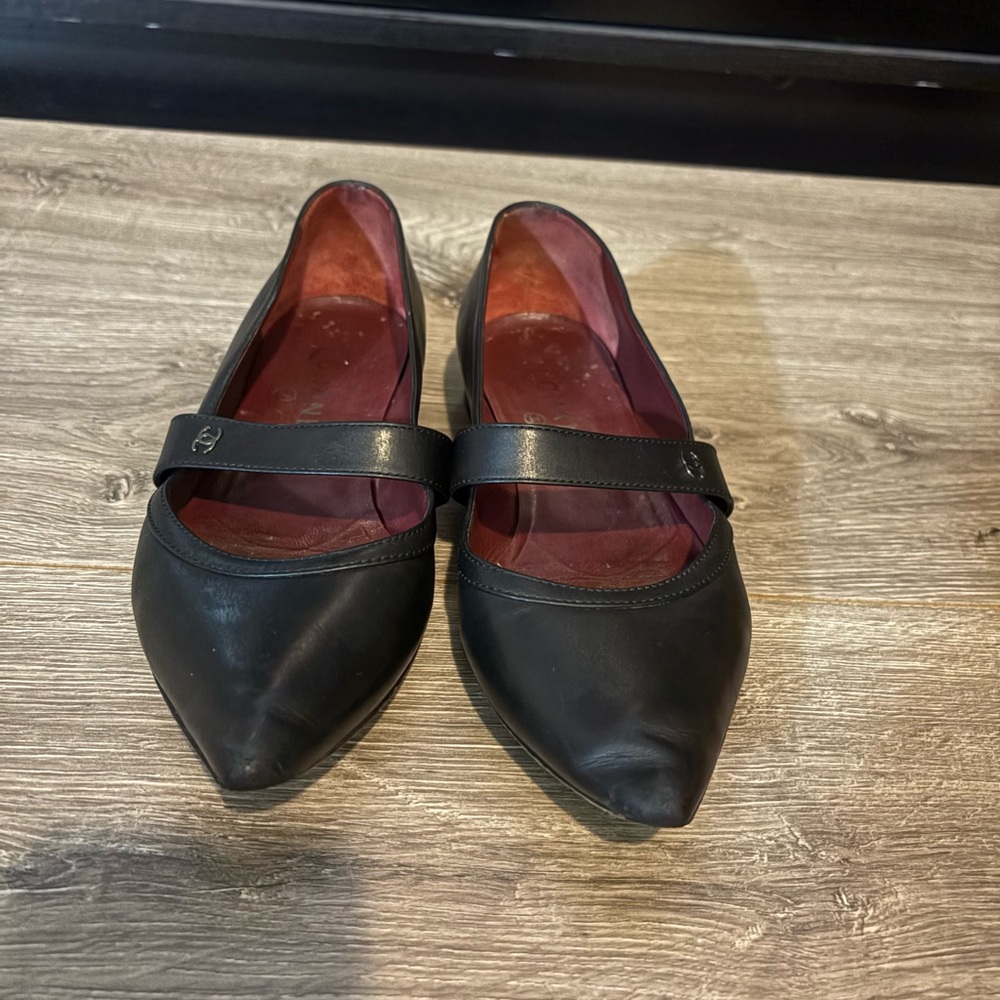 CHANEL Black Leather Pointed Mary Jane Flats with Burgundy Lining